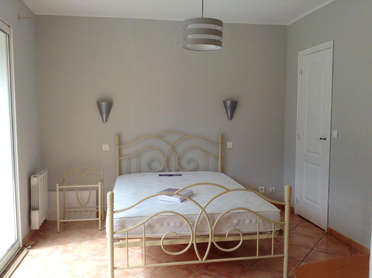 Charmant Appartement A Le Muy Avec Terrasse Et Jardin מראה חיצוני תמונה